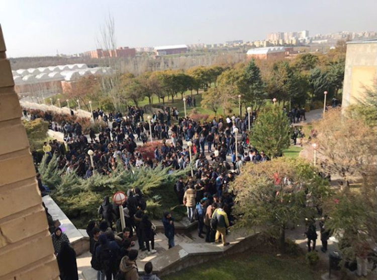 الطلاب الايرانيون يدخلون خط المواجهة الساخنة ضد ملالي إيران