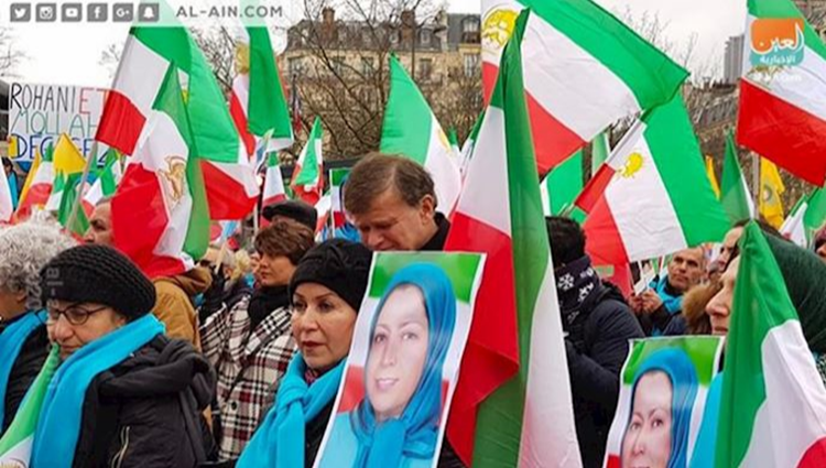 تجمع آلاف الإيرانيين في باريس