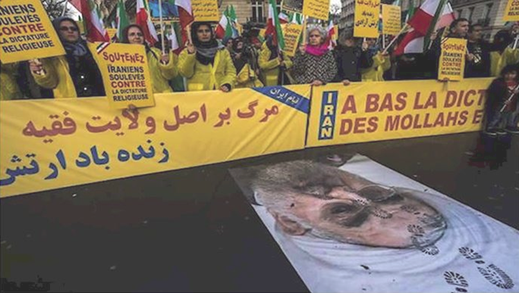 مظاهرات المقاومة الايرانيه في باريس