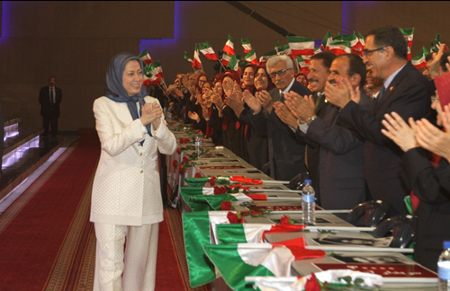 السيدة مريم رجوي الرئىسة المنتخبة من قبل المقاومة الايرانية في احتفال لذكره 52 لتأسيس منظمة مجاهدي خلق الايرانيه  في آلبانيا