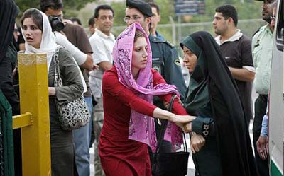 قمع النساء في ايران 