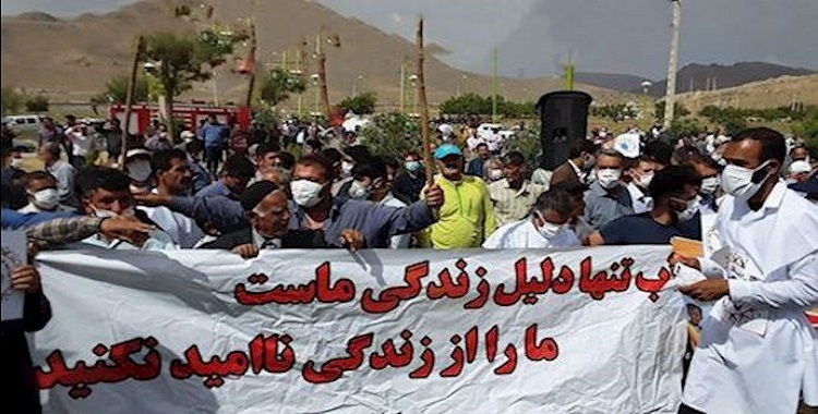 مظاهرة أهالي فرّخ شهر والمزارعين احتجاجًا على غصب الأراضي الزراعية ونقل المياه من نهر كارون