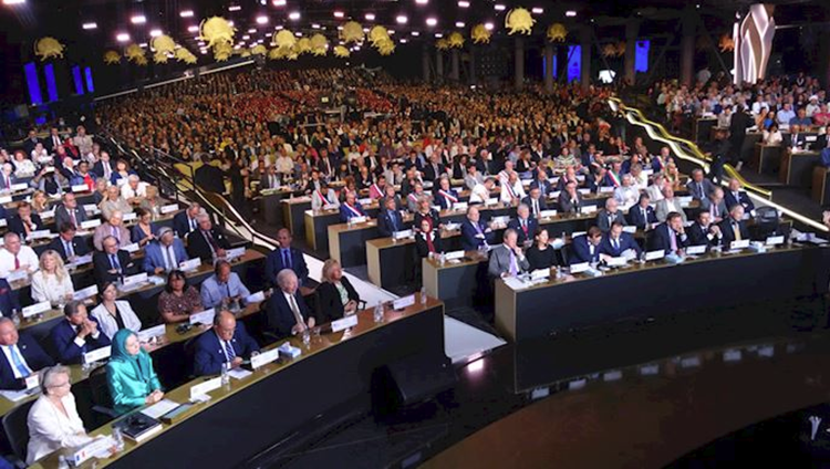 مؤتمر للمقاومة الایرانیة فی باریس