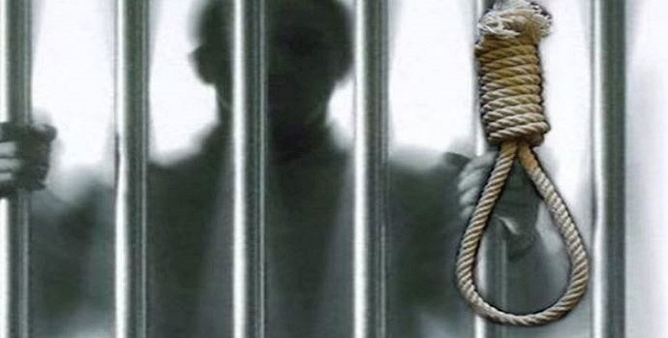 مجموعة من السجناء في الحبس الانفرادي