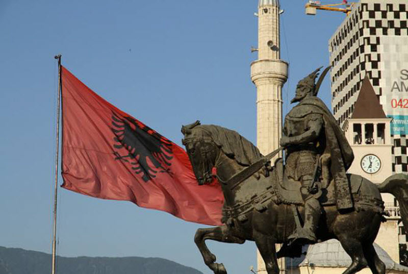 البانیا