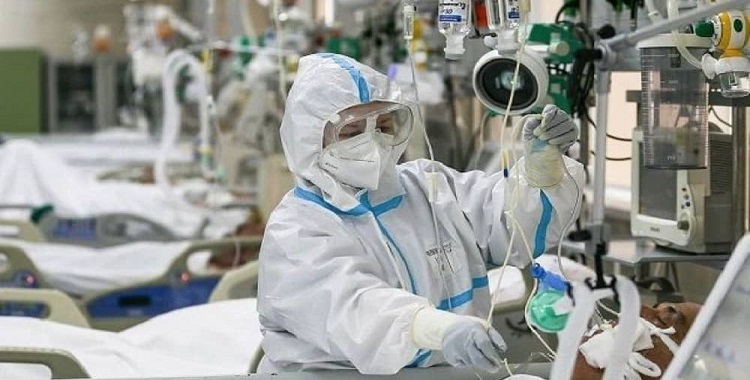 أكثر من 304900 حالة وفاة بفيروس كورونا في 543 مدينة في إيران