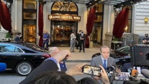 التفاوض مع نظام الملالي والتواصل معه لانتيجة له ويصب في صالح الملالي