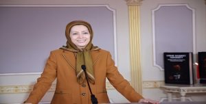 السیدة مریم رجوي للمتظاهرين في اليوم الأخير من محاكمة حميد نوري في ستوكهولم