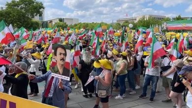 السيدة مريم رجوي مخطابة الايرانيين المتظاهرين في برلين : الحزم وليس الرضوخ هو السياسة الصحيحة تجاه الفاشية الدينية في إيران