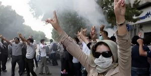 دور المرأة في قيادة الثورة الديمقراطية الإيرانية