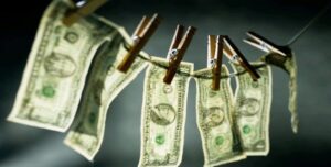 إيران تشن على العرب حرب العملات المزورة