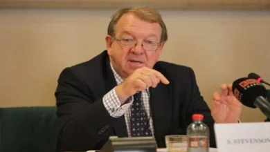 الإمبراطور بلا ملابس