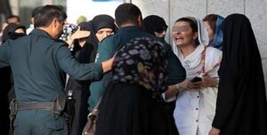 الحجاب وإسكات المعارضة الإيرانية