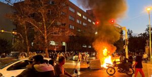 اقتراب سقوط الديكتاتور في إيران!