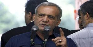 الرئيس الإيراني الجديد يدعو للوحدة وسط تصاعد الصراع الداخلي
