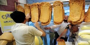 من البنزين إلى الخبز: إيران على حافة الهاوية الاقتصادية