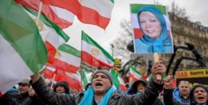 ستة عقود من النضال: قصة منظمة مجاهدي خلق الإيرانية