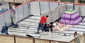 تحول ديناميكيات الأسرة الإيرانية: منازل مشتركة تحت ضغط الاقتصاد