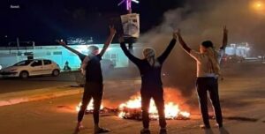 الموضوع الرئيسي في إيران هو إن النظام قد إنتهى