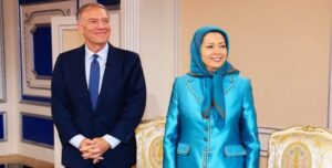 سقوط نظام ولایة‌ الفقیه وارد جداً