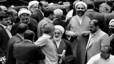 عندما يتآکل مستقبل النظام