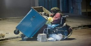 هذا ما جناه ويجنيه حکم الملالي على الشعب الايراني