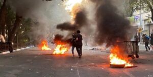 إيران عند عتبة التحوّل التاريخي: وحدة دولية نادرة، نظام مأزوم، وثورة تصعد من الداخل