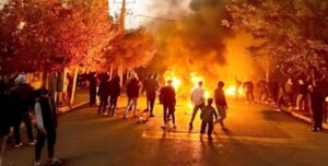 إيران في مهب التحول الكبير: تفكك ركائز الاستبداد وصعود فجر التغيير