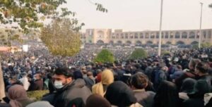 إيران على حافة الانكسار: عندما تلتقي انتفاضة الشارع مع ارتباك السماء