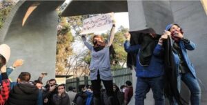 زلزال الشرعية : انتفاضة متدحرجة تُربك الحرس وتكسر معادلة الخوف في إيران