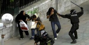 القمع الممنهج لملالي إيران تحت طائلة القانون الدولي