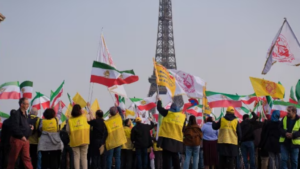 «مفتاح الخلاص من الداخل».. نيوزماكس تنشر استراتيجية عسكرية أمريكية لدعم المقاومة كحلٍ وحيد لإنهاء تهديدات النظام الإيراني