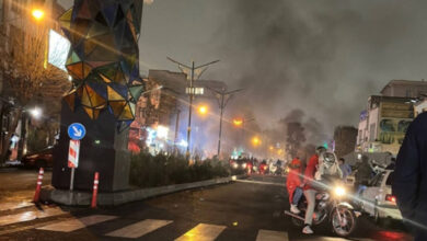 «سقوط أقنعة النصر».. لماذا يخشى النظام الإيراني "زمن السلم" أكثر من "طبول الحرب"؟