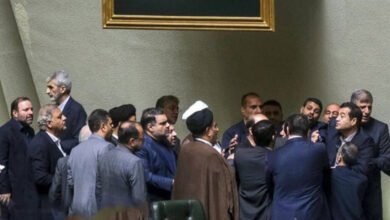 صراع الأجنحة وفراغ القيادة.. تصدّع سلطة الولي الفقيه يشلّ هرم الحكم في طهران