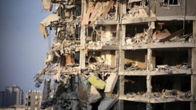 بين نار الحرب وسمّ التفاوض.. النظام الإيراني عالق في مأزق قاتل ويخشى انفجار الشارع